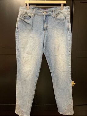 NYDJ Light Blue ankle Jeans embroidered 14 comfy stretchy feminine girly